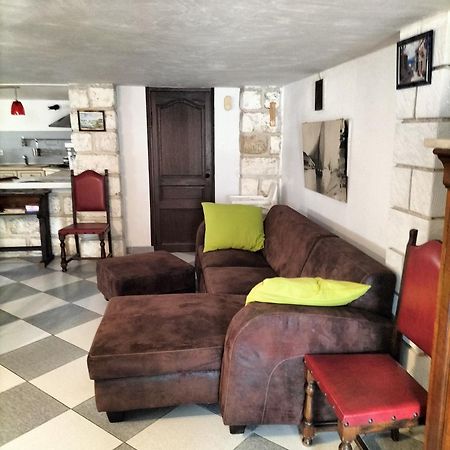Charmant Appart Avec Jardin Aigues-Mortes Exterior foto