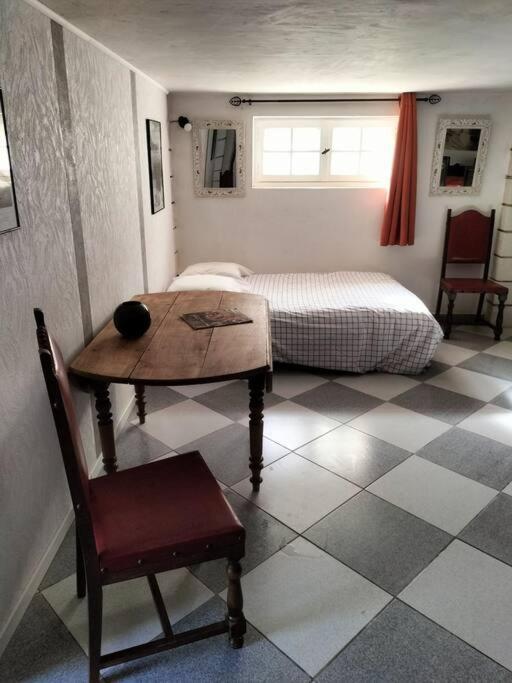 Charmant Appart Avec Jardin Aigues-Mortes Exterior foto